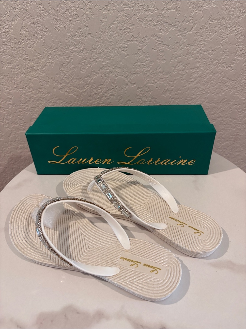 NWT Size 5 Lauren Lorraine Women’s White Crystal-Trim Flip Flops